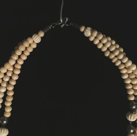 Carved Leaf Necklace - Picture 4 of 6